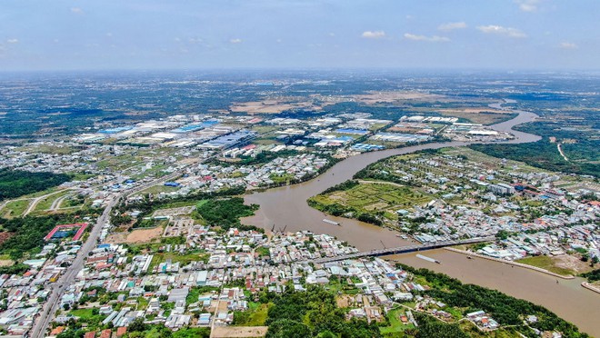 Sôi động nhà phố ven sông Cần Giuộc nhờ hạ tầng phát triển h1